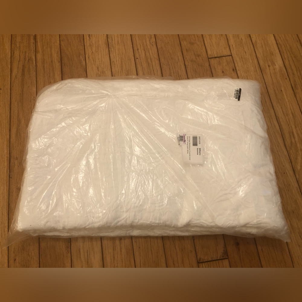 Williams Sonoma Matelasse Coverlet And Shams King Quilt NWT